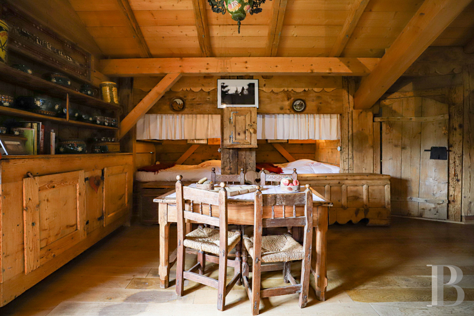 A traditional chalet barn surrounded by alpine pastures in Haute-Savoie, not far from Morzine - photo  n°23